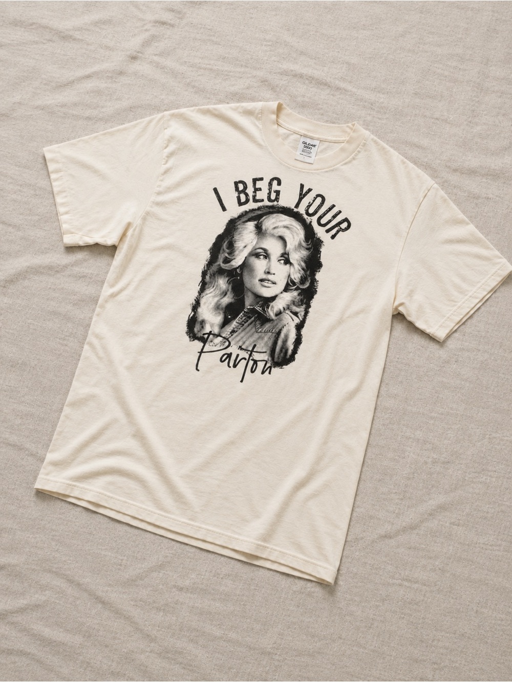 Dolly Parton Memorial T-shirt, I Beg You Dolly Parton RIP - Picture 2 of 4
